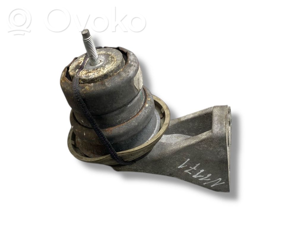Engine mounting bracket   5R836037BB