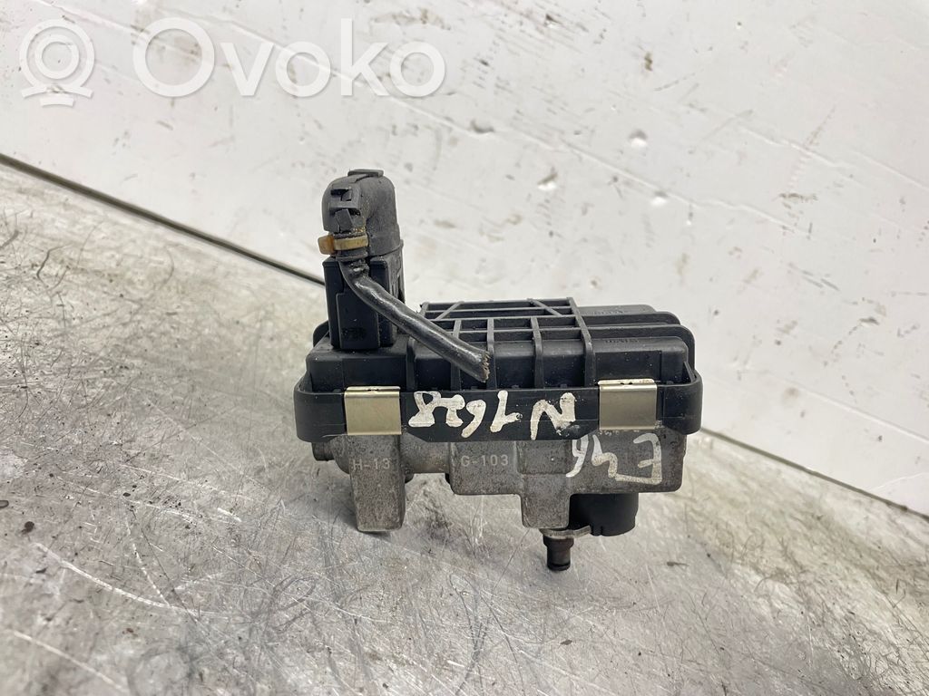 BMW 3 E46 Turbinos elektrinis valdymo aktuatorius 