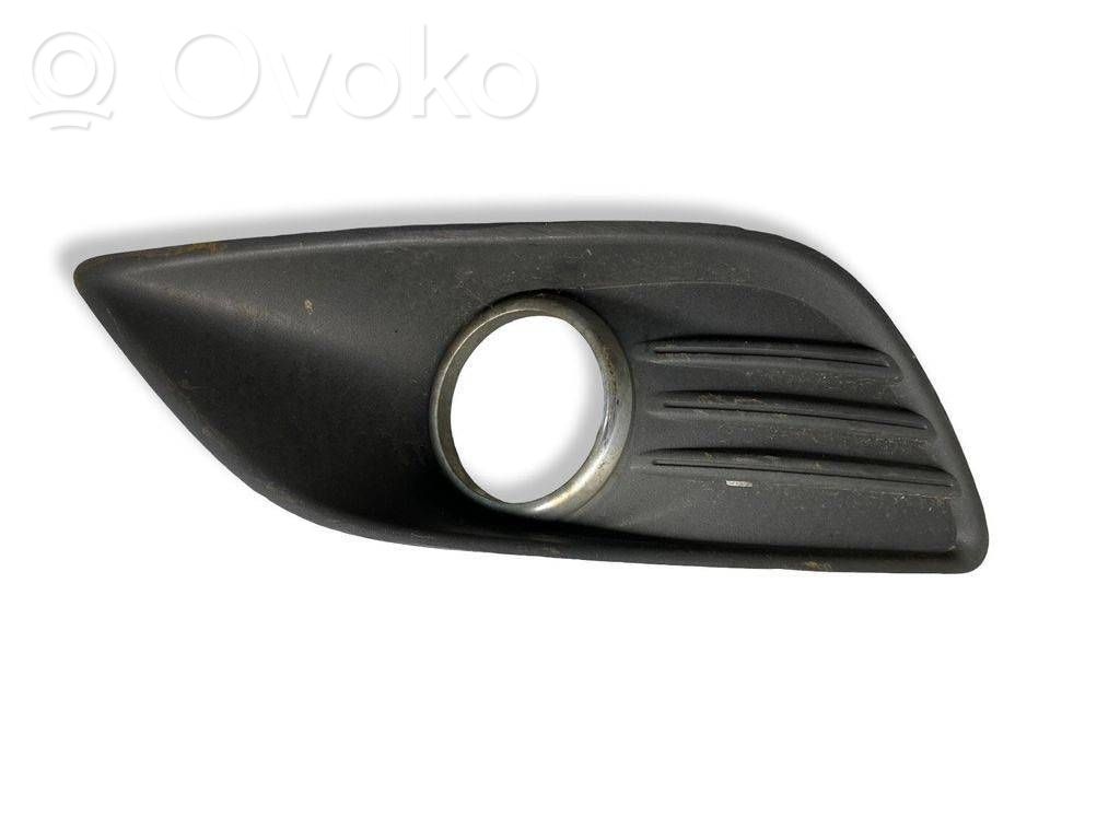 Ford Focus Etusumuvalon ritilä 