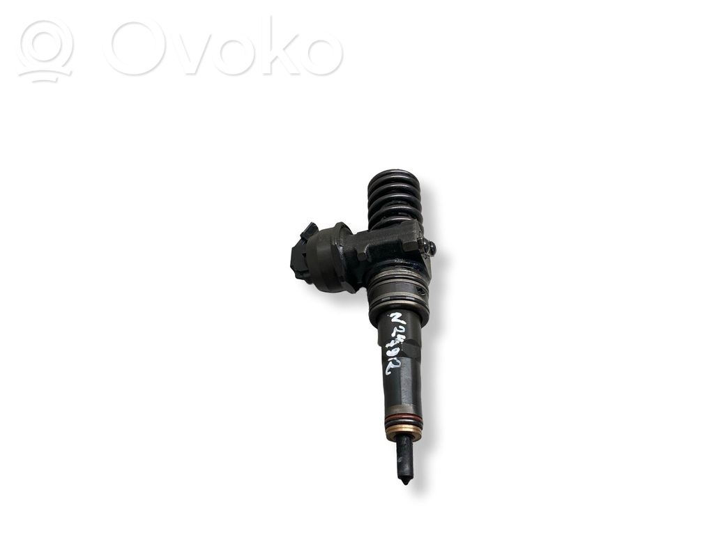 Volkswagen Golf V Inyector de combustible 