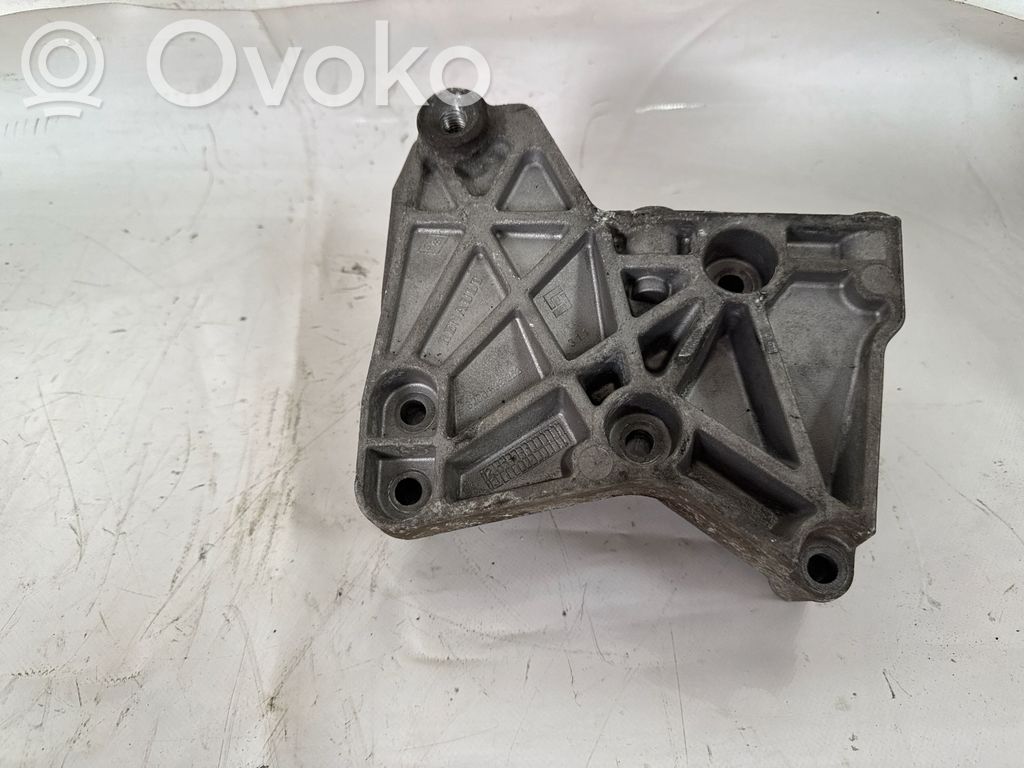 Engine mounting bracket   8200633253