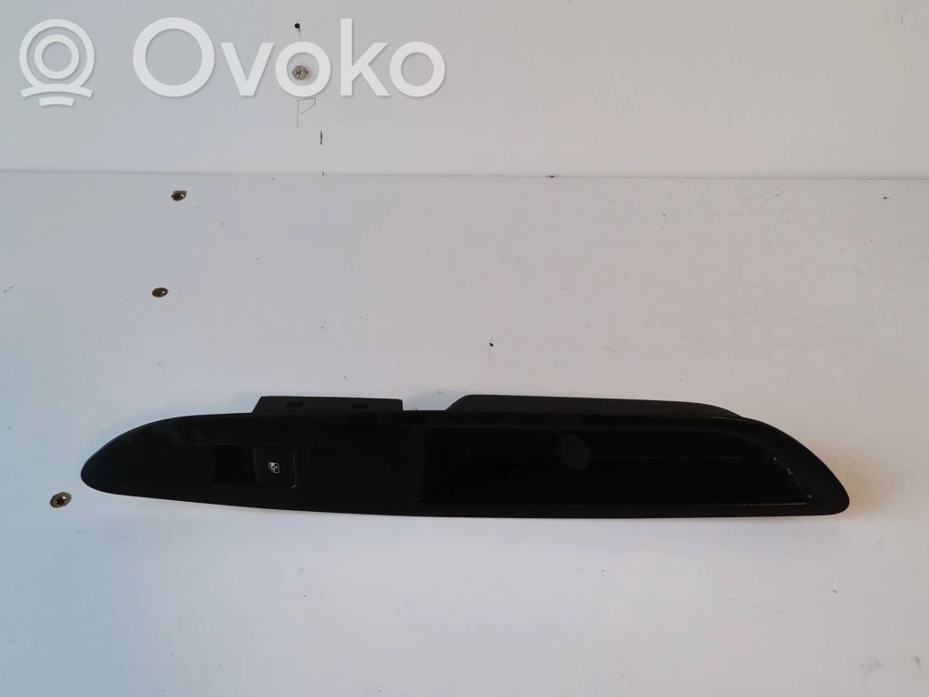 Opel Mokka X Electric window control switch 