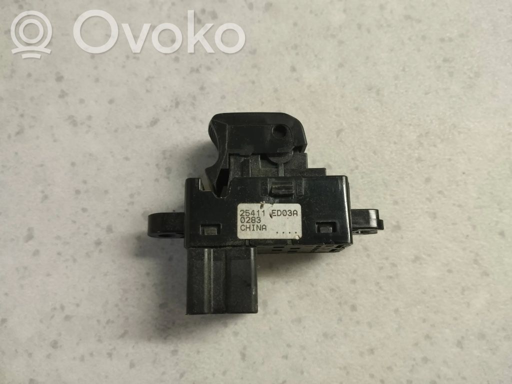 Nissan Navara D40 Electric window control switch 