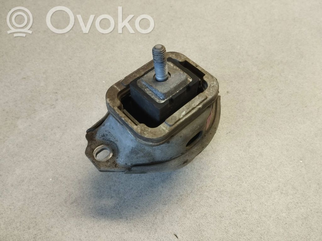 Land Rover Discovery 3 - LR3 Engine mount bracket 
