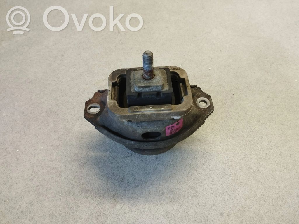 Land Rover Discovery 3 - LR3 Engine mount bracket 