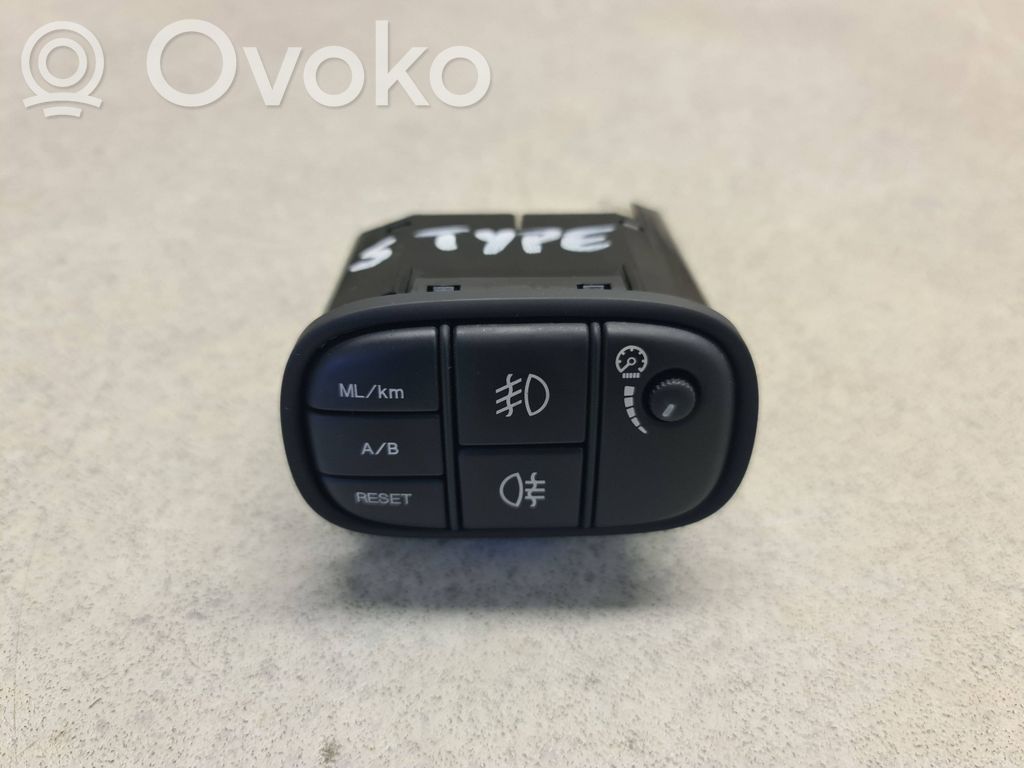 Jaguar S-Type A set of switches 