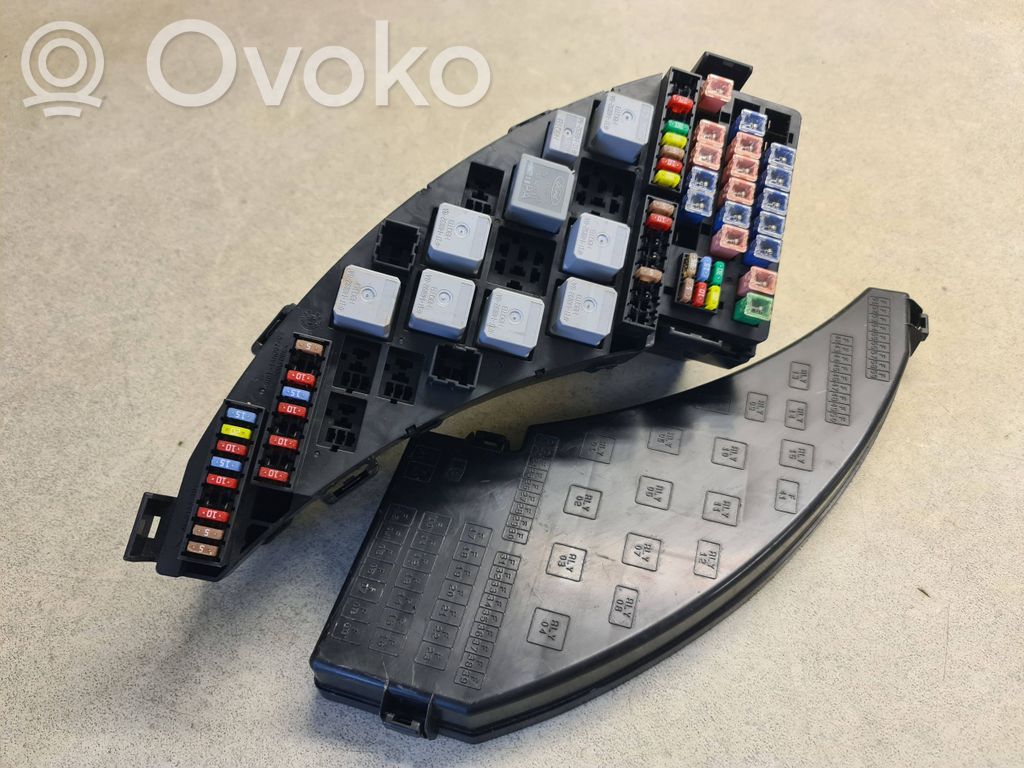 Jaguar S-Type Fuse module 