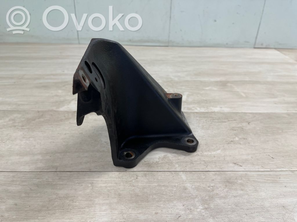 Land Rover Range Rover L322 Engine mounting bracket 