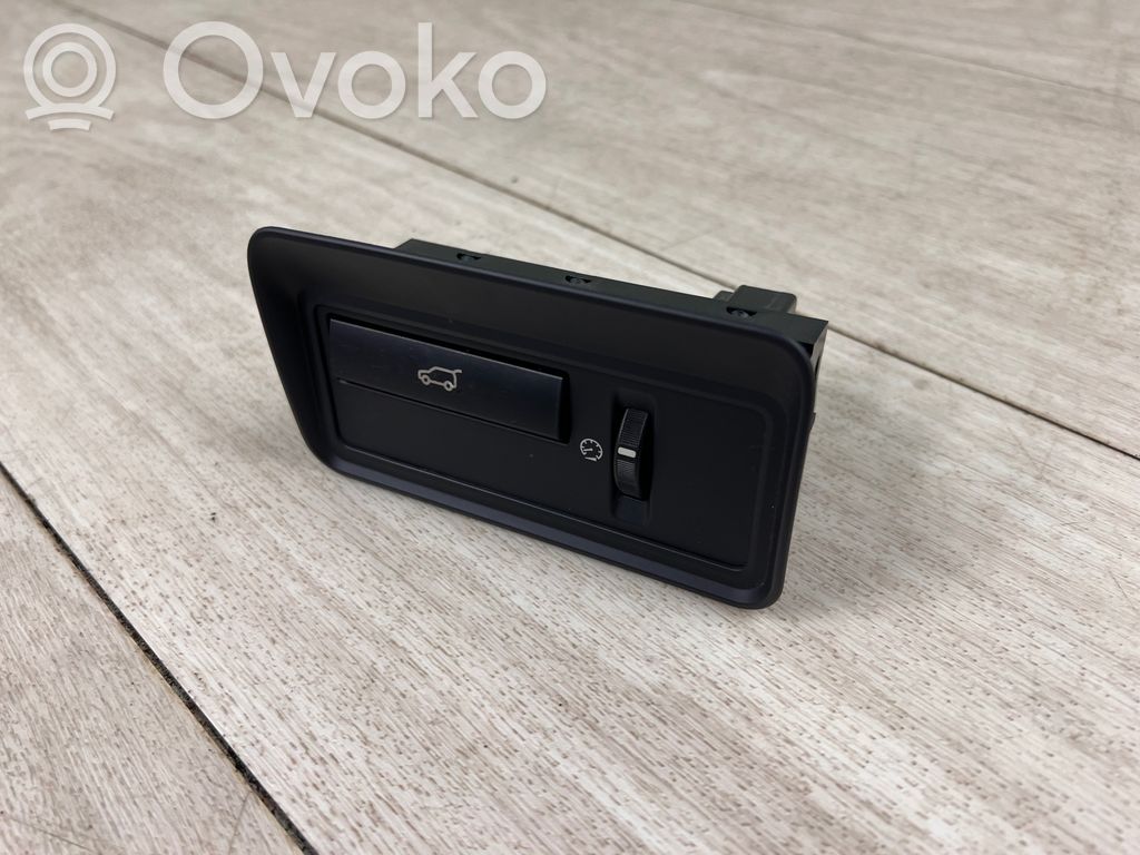 Land Rover Range Rover L405 Tailgate opening switch 
