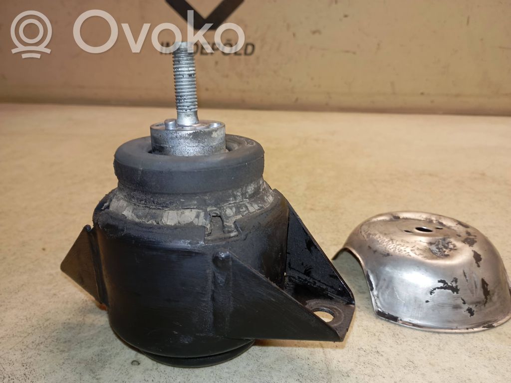 Land Rover Defender Engine mount bracket 