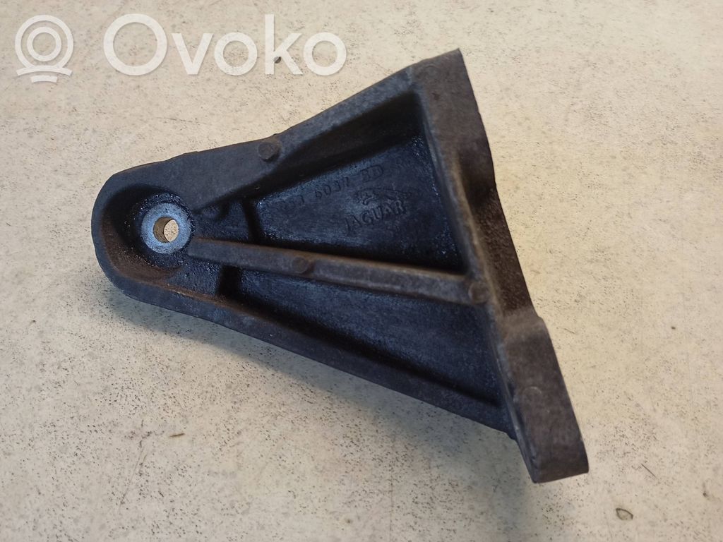 Jaguar XF X250 Engine mounting bracket 