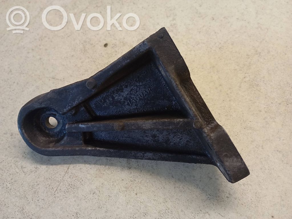Jaguar XF X250 Engine mounting bracket 