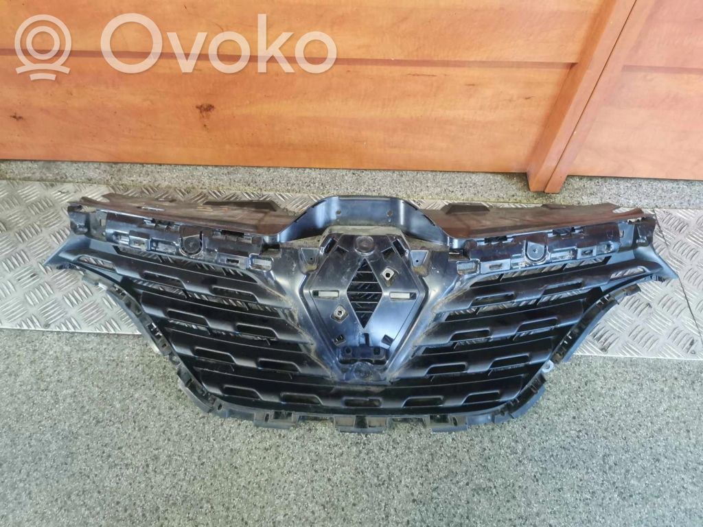 Renault Kadjar Etupuskurin ylempi jäähdytinsäleikkö 