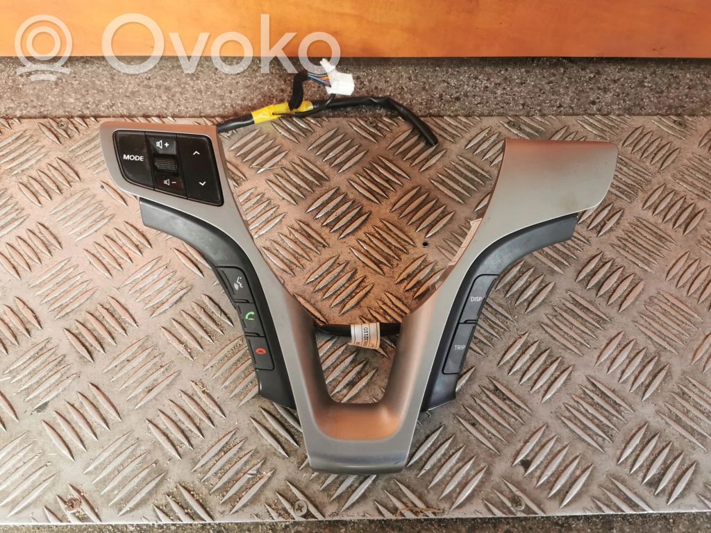 Hyundai i40 Ohjauspyörän painikkeet/kytkimet 