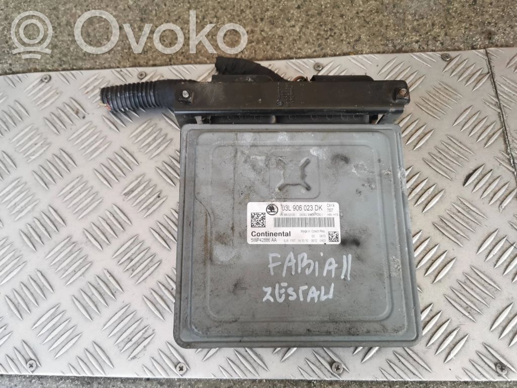 Skoda Fabia Mk2 (5J) Engine control unit/module 