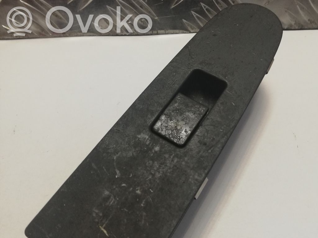 Opel Omega B2 Electric window control switch 