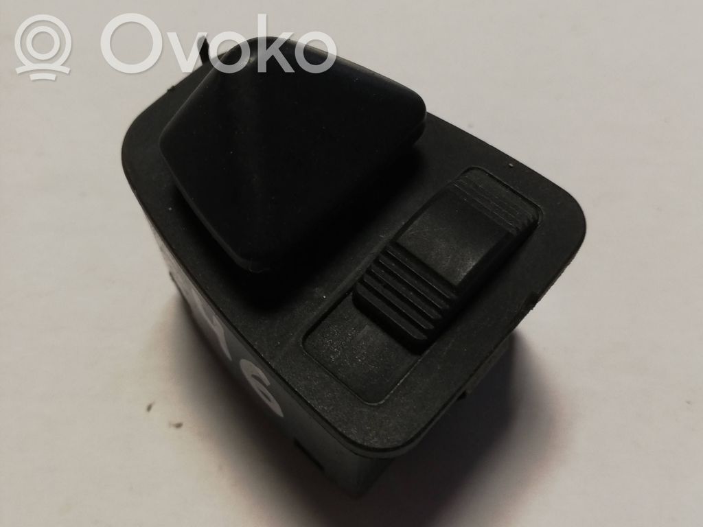 Wing mirror switch   533690