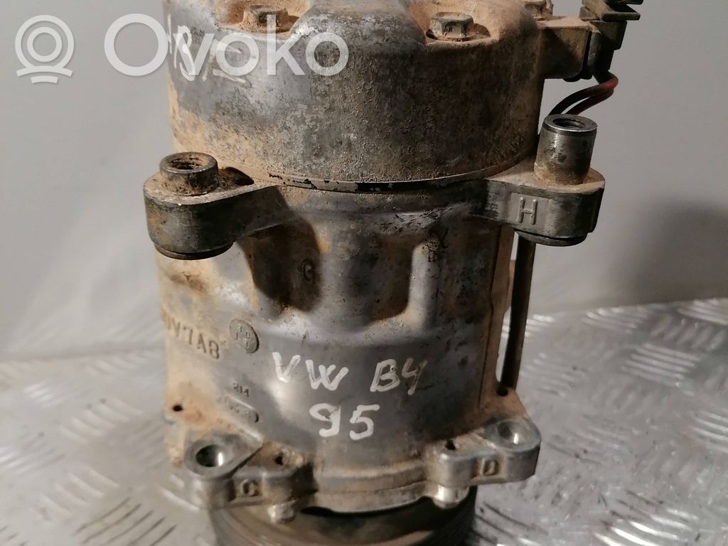 Volkswagen PASSAT B4 Air conditioning (A/C) compressor (pump) 