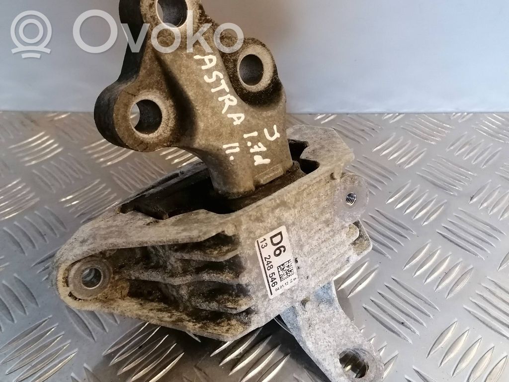 Opel Astra J Engine mount bracket 