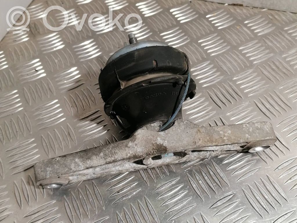 Volvo V50 Engine mount bracket 