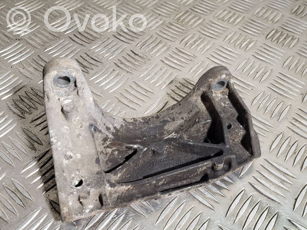 Engine mounting bracket   4A0199354