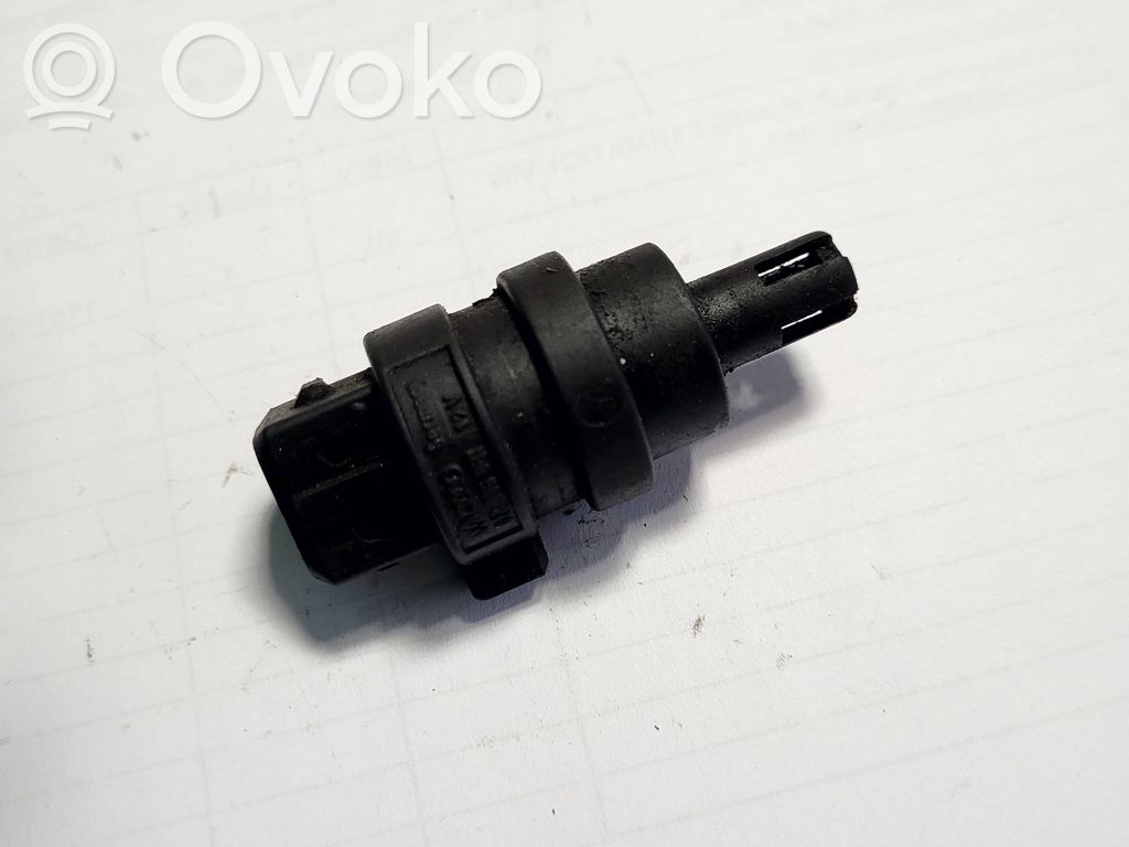 Interior temperature sensor   028906061