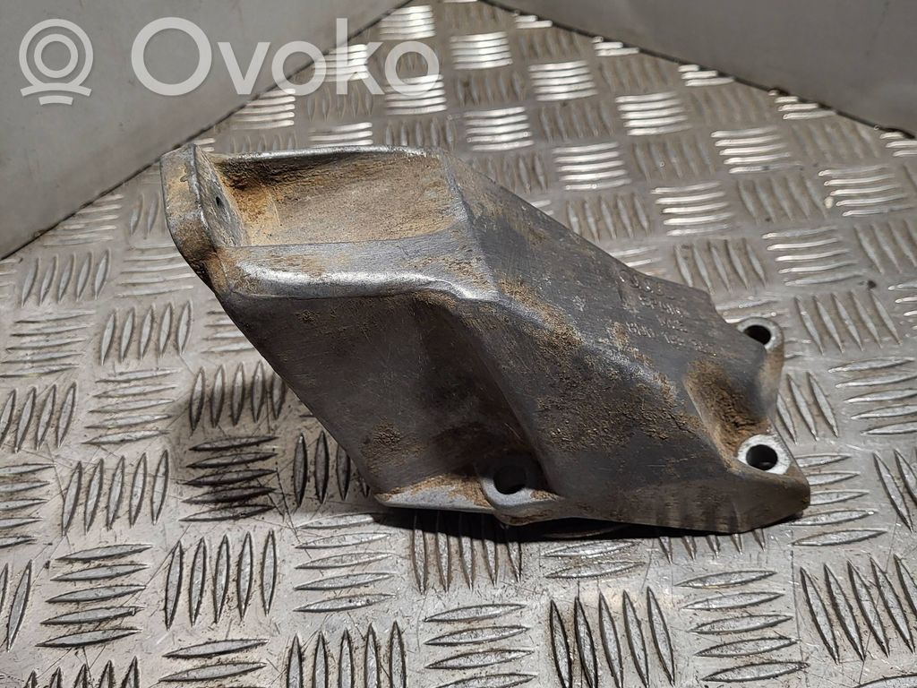 Engine mounting bracket   8D0199307L