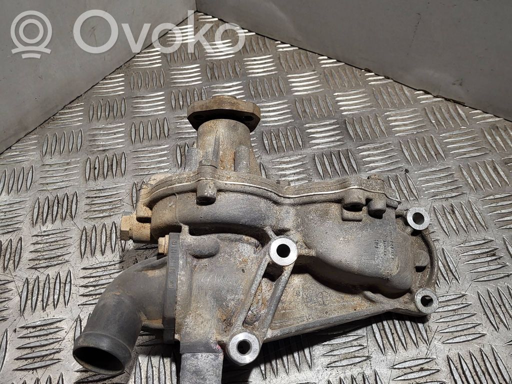 Audi A4 S4 B5 8D Bomba de agua 