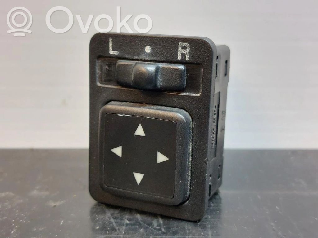 Wing mirror switch   MR114081