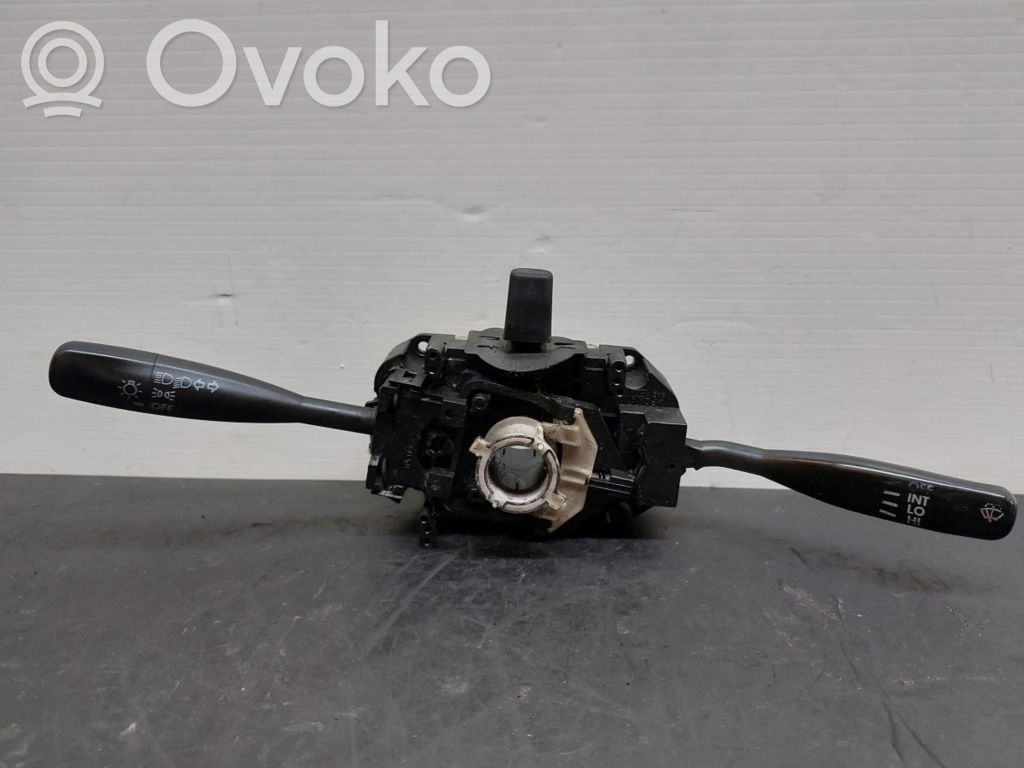Daihatsu Sirion Otros interruptores/perillas/selectores 