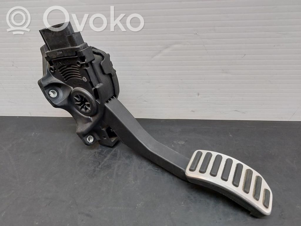 Accelerator throttle pedal   31329373