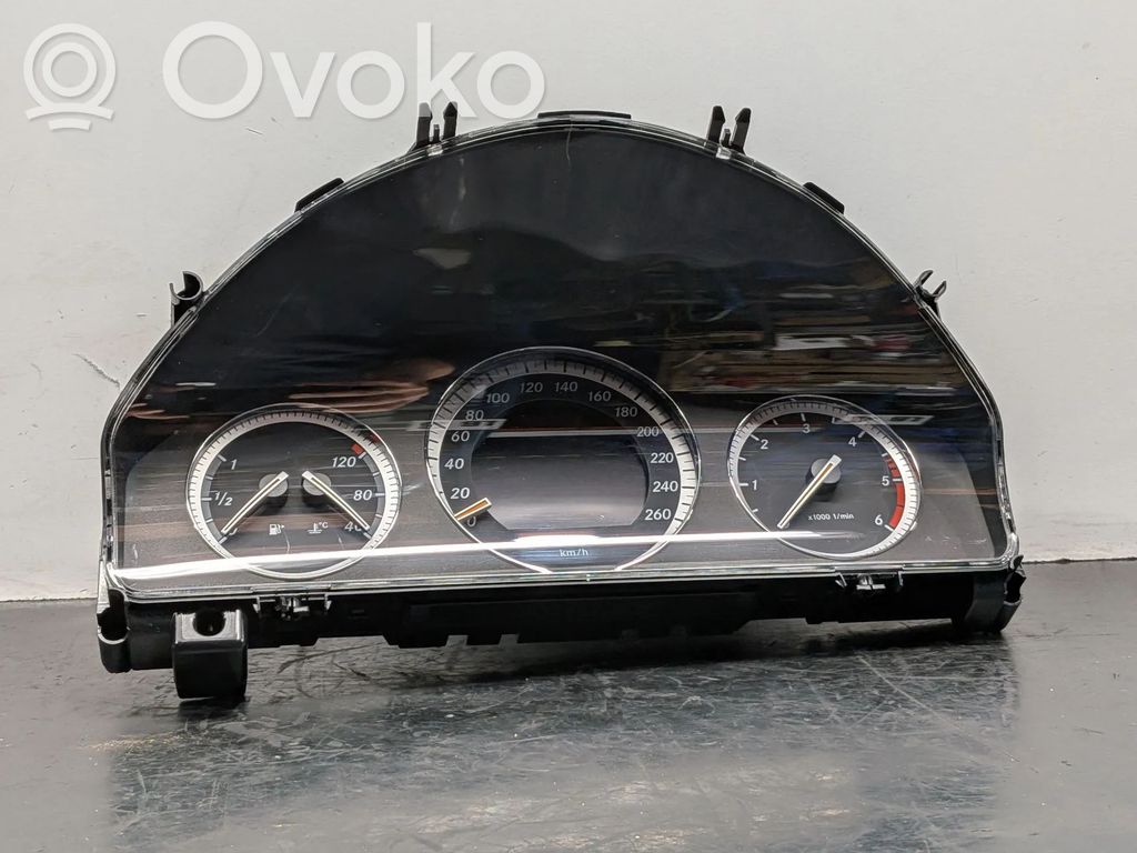 Mercedes-Benz C W204 Licznik / Prędkościomierz 