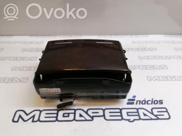Audi A8 S8 D3 4E Peleninė panelėje 