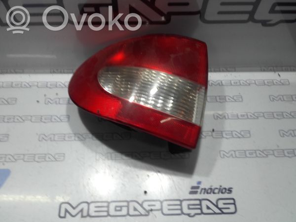 Luces portón trasero/de freno   7700428058,1MODELO