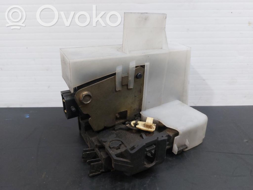 Serrure de porte avant   7701469180