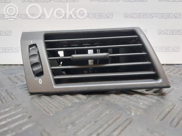 Rejilla de ventilación central del panel   3400076