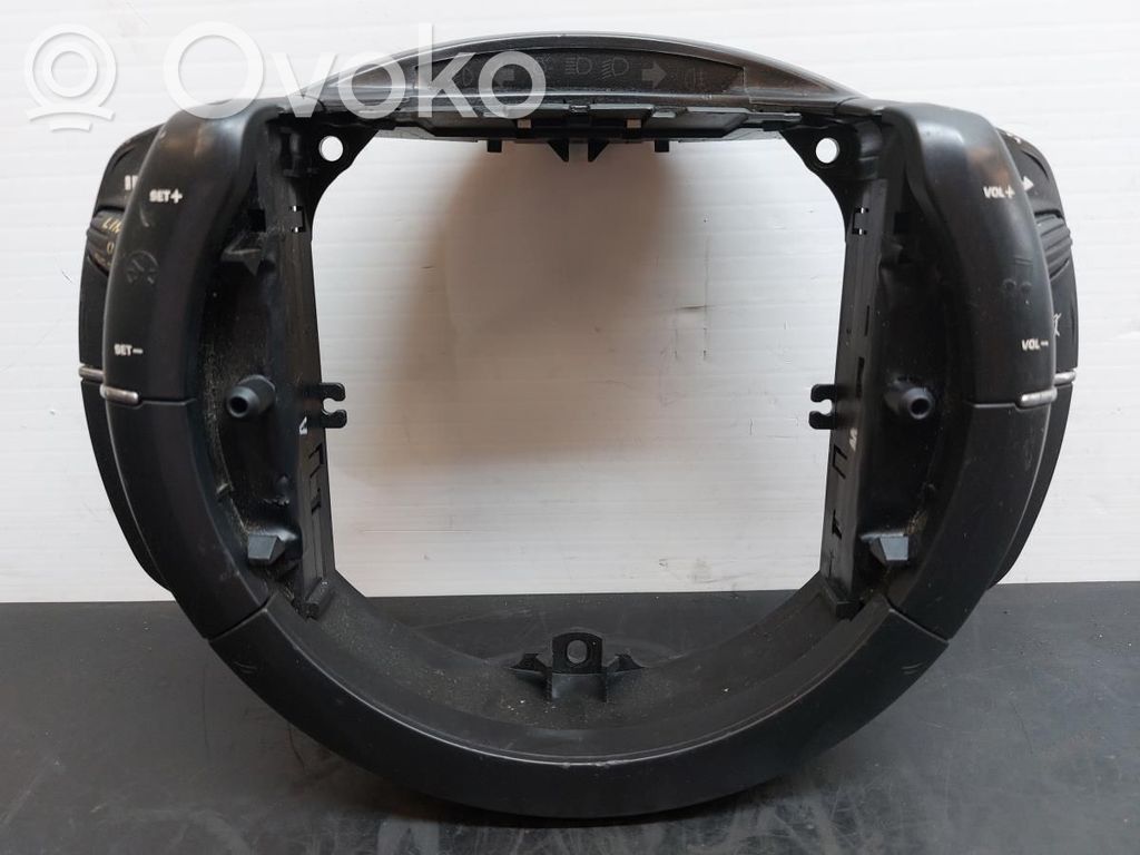 Boutons / interrupteurs volant   96497900XT