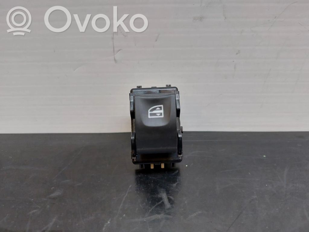 Renault Clio IV Przyciski szyb 