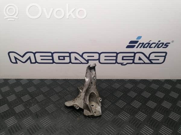 Audi R8 42 Engine mount bracket 
