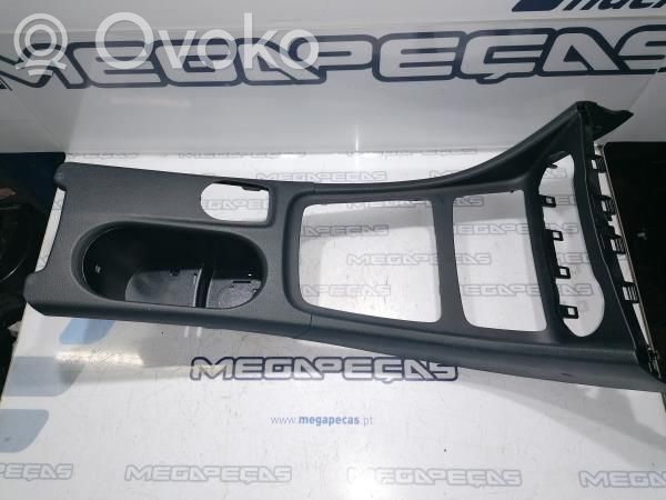 Mercedes-Benz A W176 Cadre, panneau d'unité radio / GPS 
