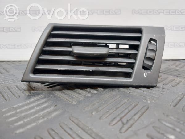 Rejilla de ventilación central del panel   3400075