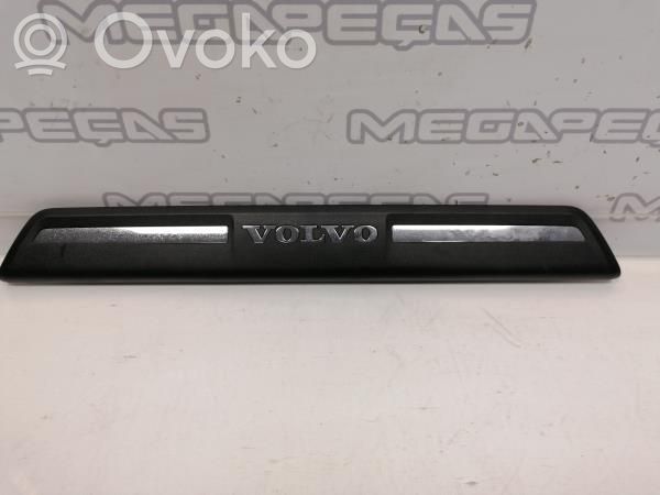 Volvo V40 Etuoven kynnyksen suojalista 