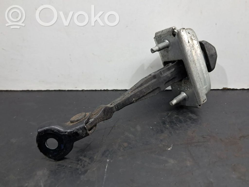 Opel Adam Etuoven pidätin 