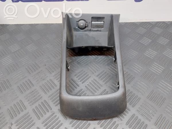 KIA Ceed Moldura de la unidad delantera de radio/GPS 