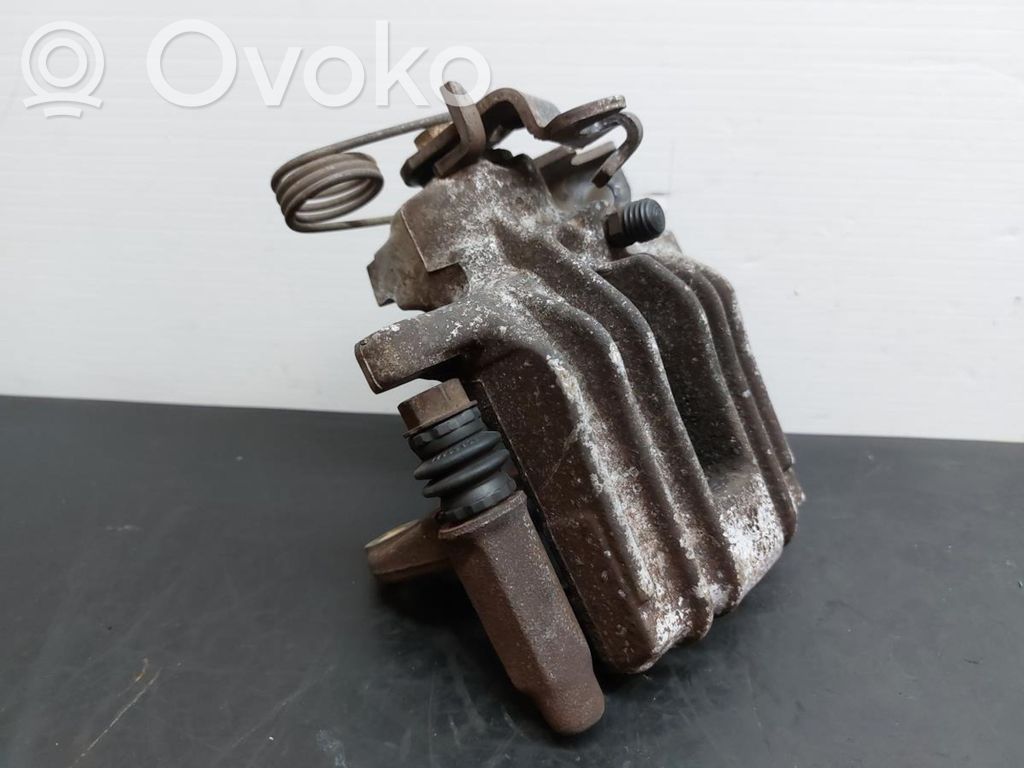 Volkswagen PASSAT B5 Tylny zacisk hamulcowy 