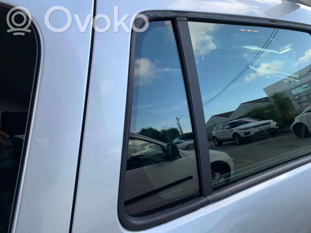 Rear side window   822624786R