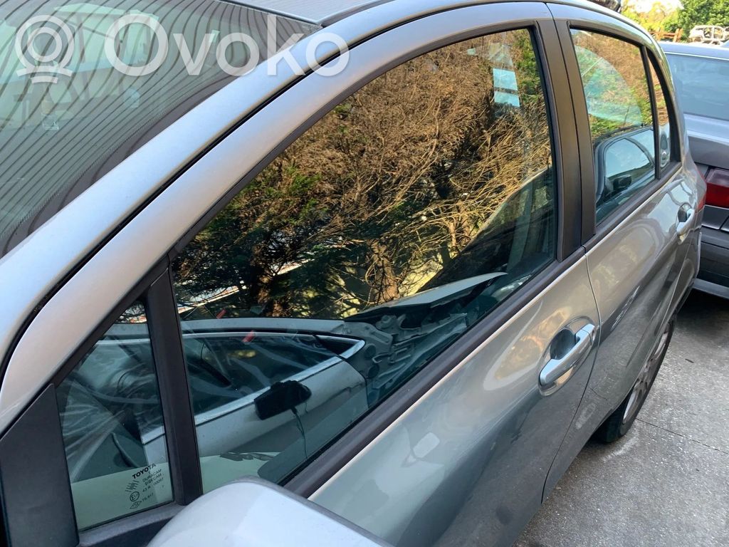 Toyota Yaris Vetro del finestrino della portiera anteriore - quattro porte 
