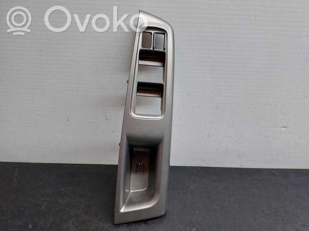 Subaru Impreza III Listwa drzwi przednich
