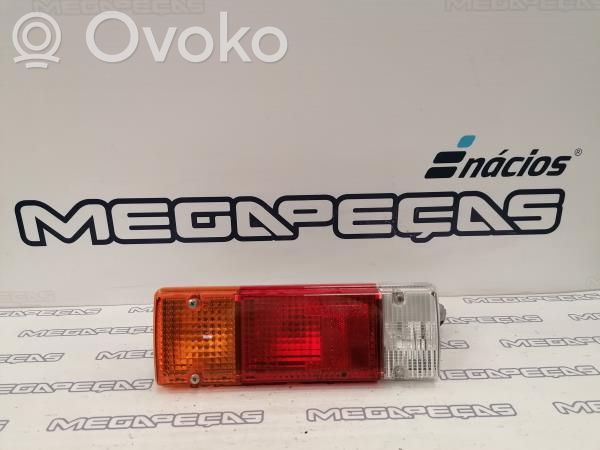Toyota Hilux (N140, N150, N160, N170) Lampă spate în capacul portbagajului 