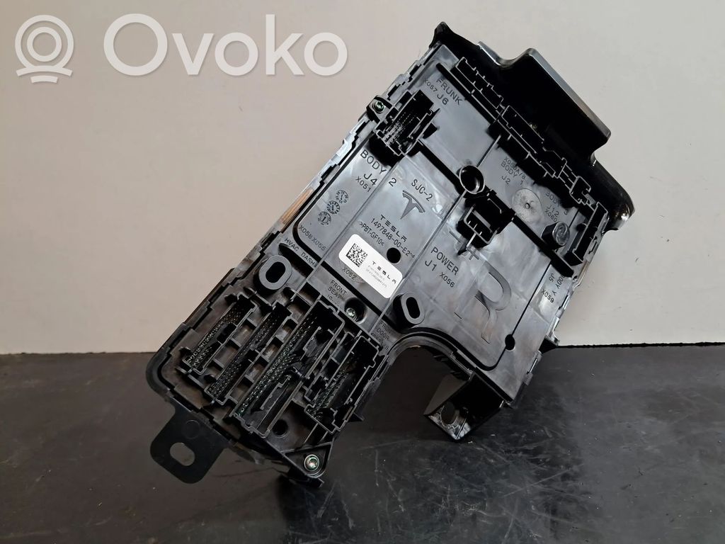 Tesla Model Y Durų elektronikos valdymo blokas 